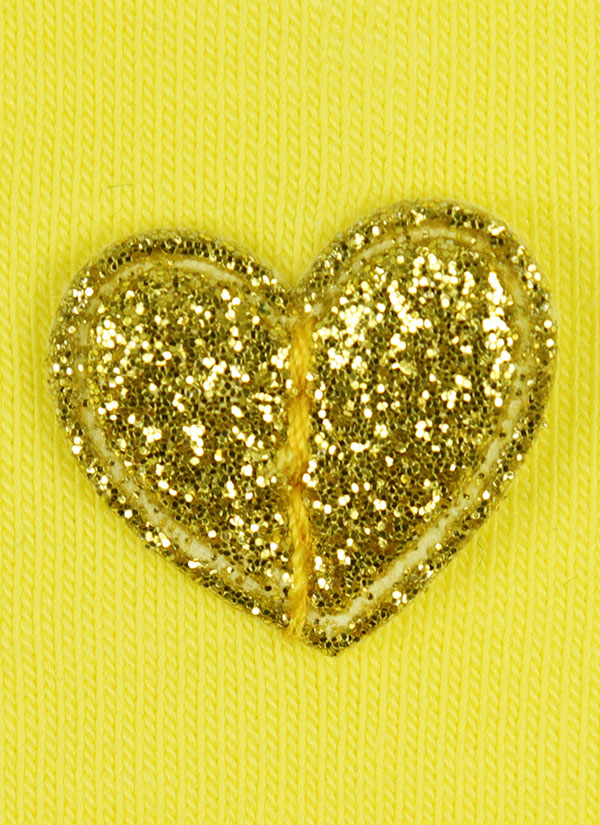 Блуза с малко сърце е класическа изчистена блуза с подгъв на ръкавите и талията с пришито малко сърце в горната предна част в лимонено жълт цвят,отблизо Момичета 2 - 12 години, Zinc