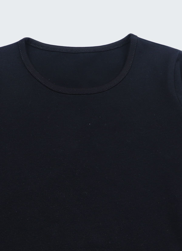 Класическа блуза е изчистена блуза с обло деколте и подгъв на ръкавите и талията в черен цвят, Момичета 5 - 12 години, Zinc