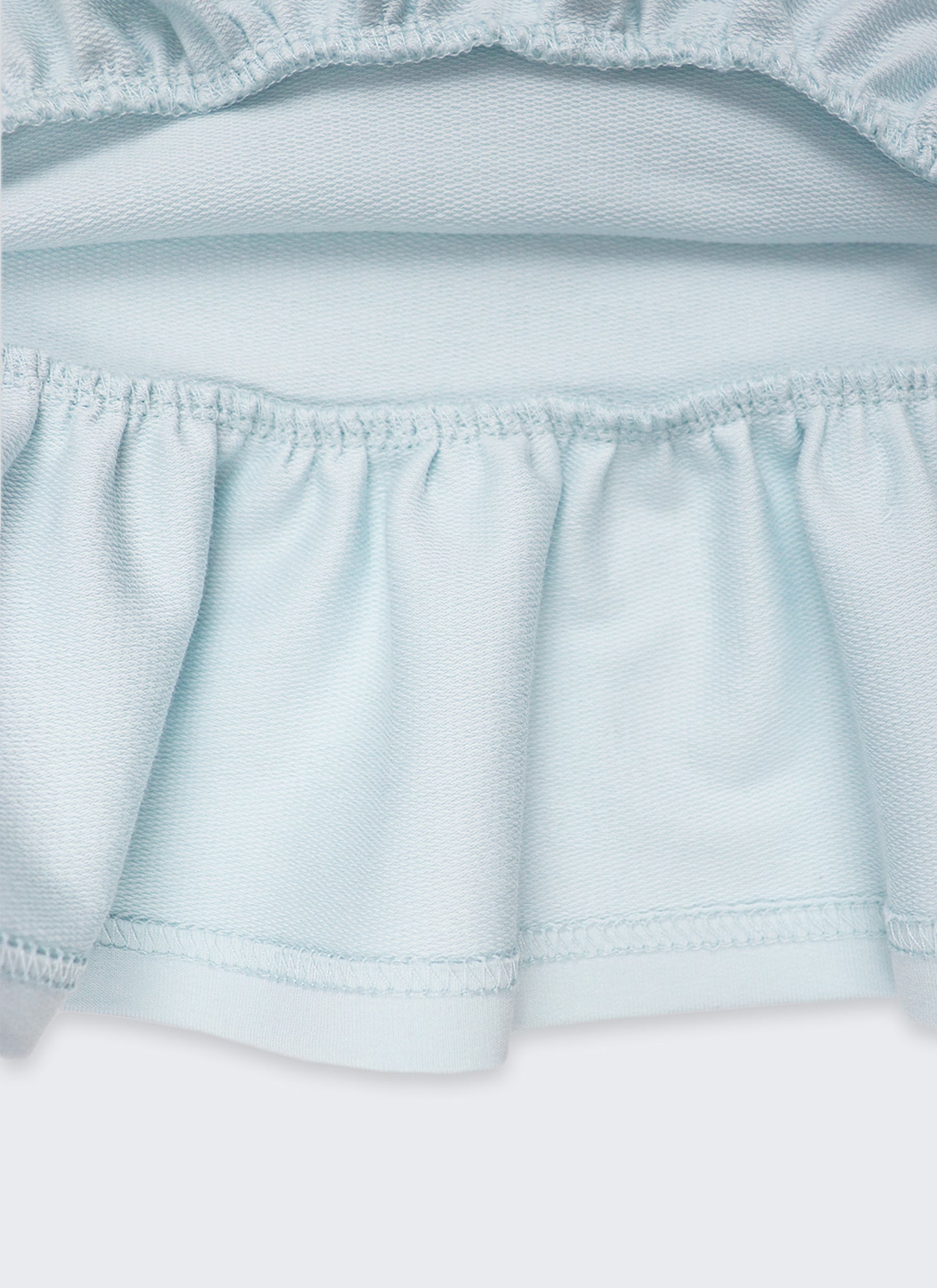 Рокля с принт и волан