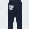 Панталон "Цветни джобове" е модел с ластик на талията и подгъв на крачола с цветен преден, заден джоб и шлиц в цвят тъмно син, Zinc момчета 2 - 12 години