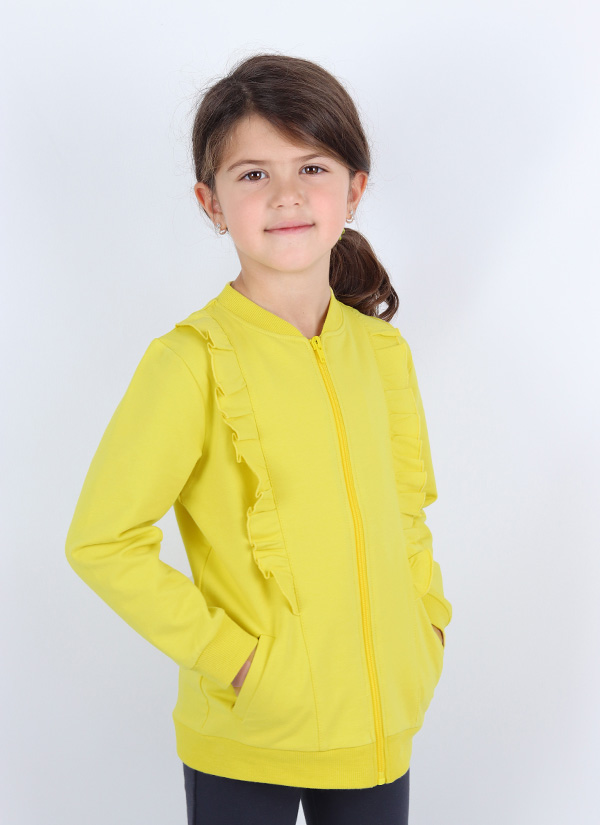 Суитшърт с къдри е класически модел с два странични джоба, закопчаване с цип и къдри от рамото до джоба в цвят патешко жълт, снимка с модел, Момичета 2 - 5 години, Zinc