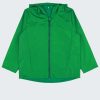 Яке от шушляк е пролетно-есенен модел с качулка в зелен цвят. Закопчава се с цип и е с два предни джоба. Памучен хастар на якето и качулката. Момчета 2 - 12 години, Zinc