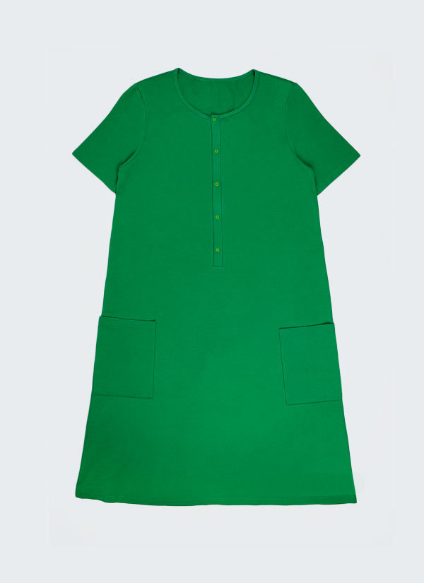 Удобна рокля за кърмачки е изчистен модел с два външни странични джоба и закопчаване с тик так копчета на деколтето в цвят бг.зелен, Мама и бебе, Zinc