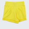 Къс панталон ''Вълни'' е класически модел със зигзаг лента, която минава върху подгъва на крачолите в лименено жълт цвят, Момичета 3 месеца - 2 години, Zinc