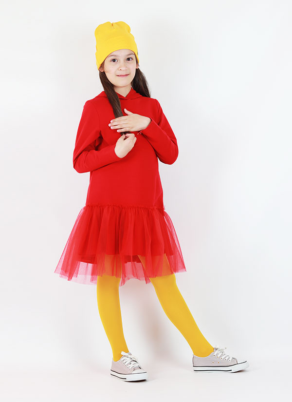 Рокля с тюл и качулка е спортна изчистена рокля с дълъг ръкав и завършва с волан от тюл в долната част в червен цвят, Момичета 2 - 12 години, Zinc