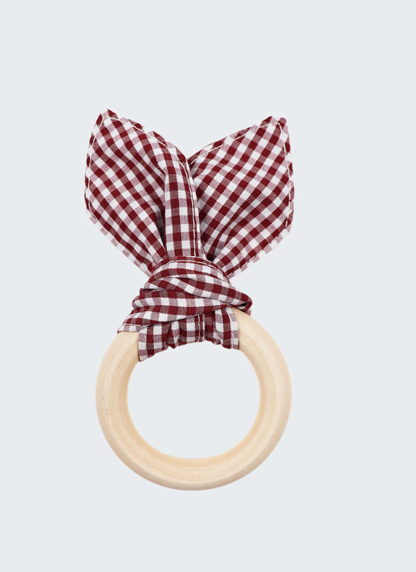 Бебешка играчка "Зайче" направена от дървен пръстен с диаметър 62 мм. и уши от щампиран памук на каре бордо, Бебета 0 - 2 години, Zinc