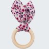 Бебешка играчка "Зайче" направена от дървен пръстен с диаметър 62 мм. и уши от щампиран памук в розов цвят на цветя, Бебета 0 - 2 години, Zinc