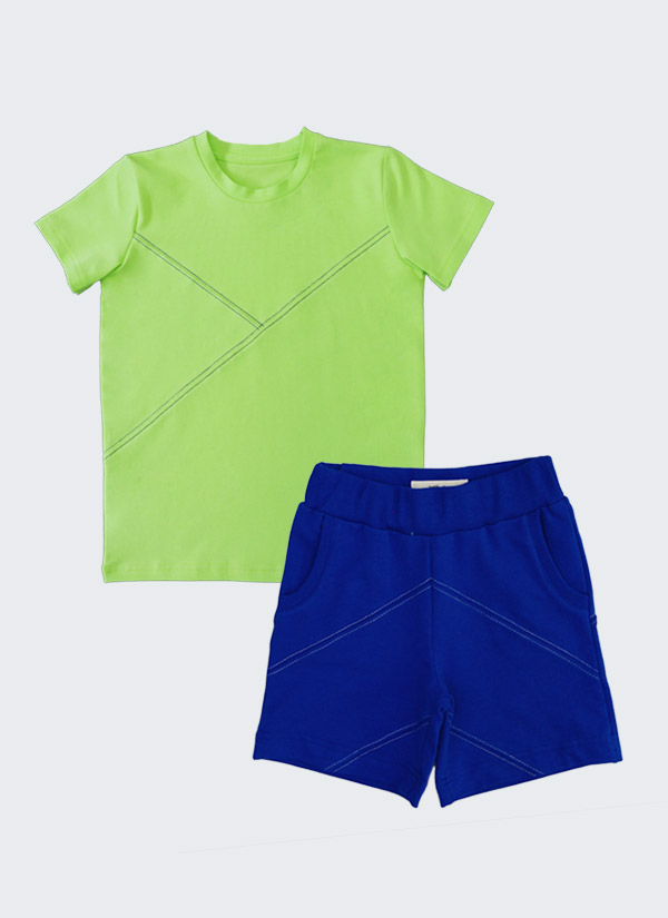 Комплект "Триъгълници" се състои от тениска на блокове в жълто-зелен цвят и къс панталон с два странични джоба в мастилено син цвят, Момчета 3 - 12 години, Zinc