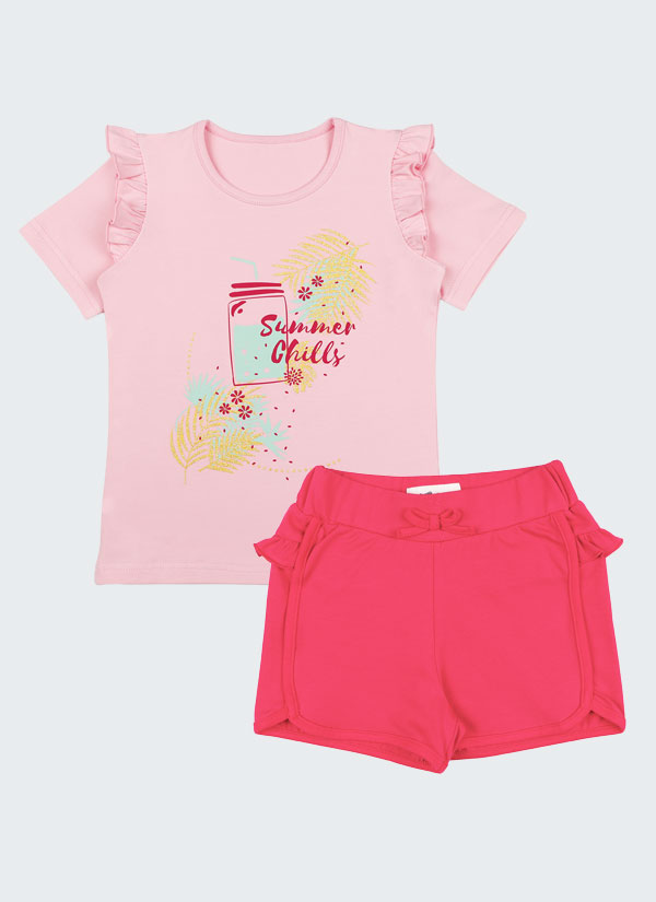 К-т "Летни тръпки" е от тениска с къдри на рамото със закачлив принт и надпис "Summer chills" в розов цвят и къс панталон с къдри в горната част и малка панделка на колана в цвят тъмна малина, Момичета 1 - 5 години, Zinc