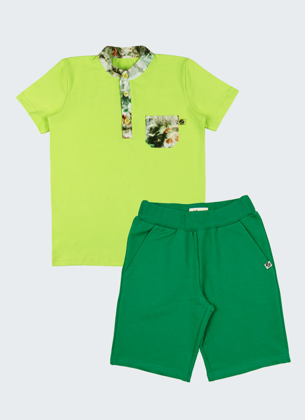 Риза с цветен джоб и къс панталон е комплект, който се състои от риза в жълто-зелен цвят със столче яка и джоб от плат с принт на тропически растения и класически къс панталон в бг зелен цвят, Момчета 2 - 12 години, Zinc