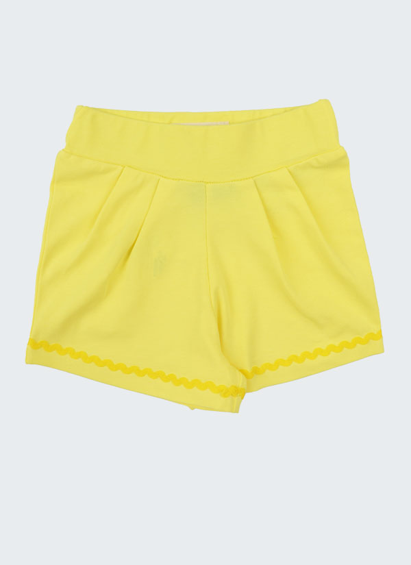 Тениска "Сърчице" и къс панталон е комплект от класическа тениска с принт със сърце и къс панталон със зигзаг лента, която минава върху подгъва на крачолите в жълт цвят, снимка къс панталон, Бебе момиче 0 - 2 години, Zinc