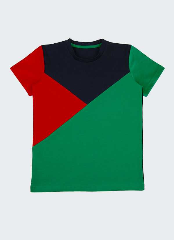 Цветна тениска, на която предна част е разделена на 3 цветни блока с подгъв на ръкавите и талията, цветове са тъмно син, червен и бг зелен, Момчета 2 - 12 години, Zinc