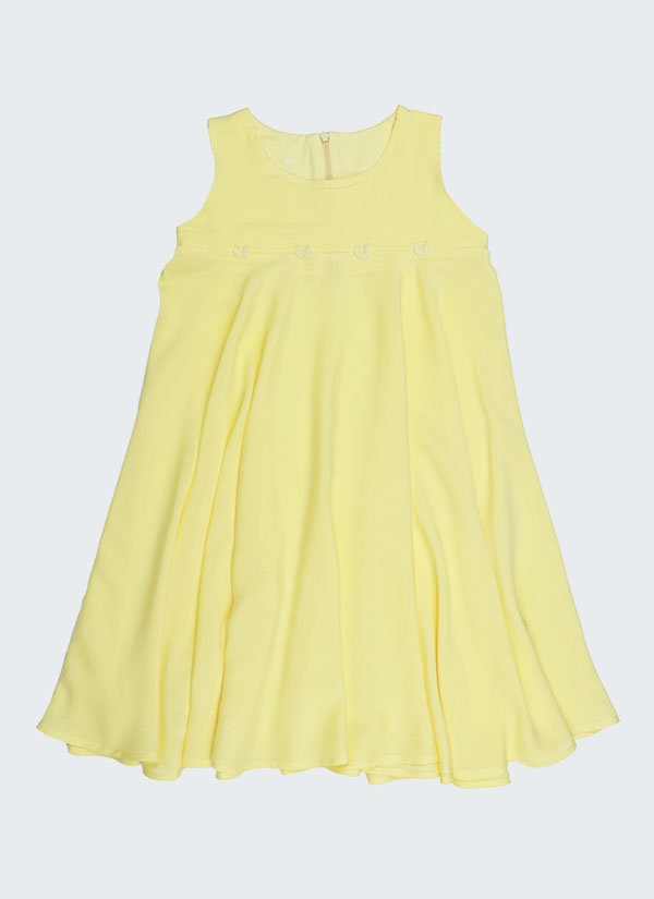 Свободна разкроена рокля е изчистен модел с декорация от сърца на деколтето и закопчаване с цип на гърба в жълт цвят, Момичета 2 - 12 години, Zinc