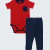 К-т спортна боди-риза и панталон с копчета се състои от боди-риза с джоб с къс ръкав в червен цвят и панталон с копчета и маншети на крачолите в син цвят, Бебе момче 0 - 2 години, Zinc