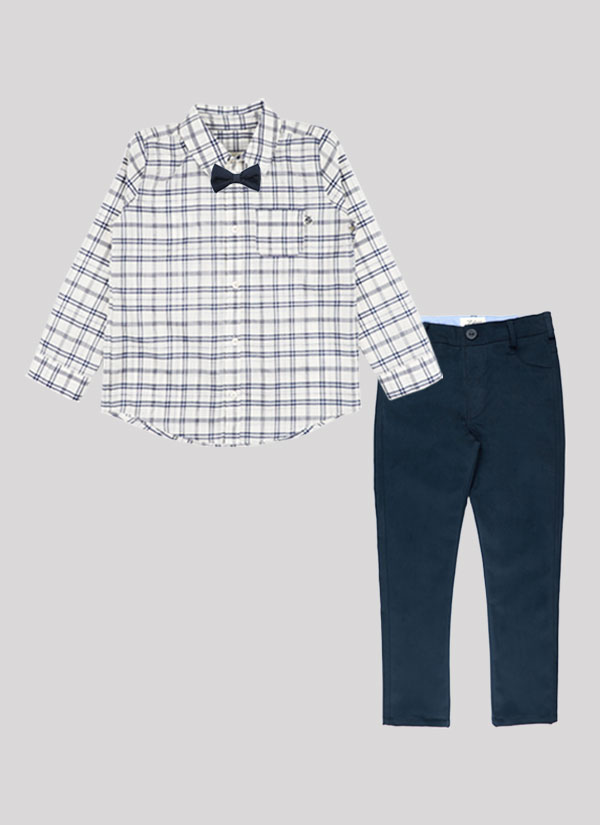 К-т риза, панталон и папийонка включва класически панталон със скрит ластик на колана за регулиране на талията в тъмно син цвят, карирана риза в екрю и тъмно синьо и папийонка в тамно син цвят, Момчета 5 - 12 години, Zinc