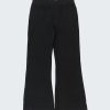 Клин-панталон с клоширани крачоли е класически клин-панталон с имитация на джобове отпред и два джоба отзад с разширяващи се от коляното крачоли с малка цепка от едната страна в черен цвят, Момичета 6 - 13 години, Zinc