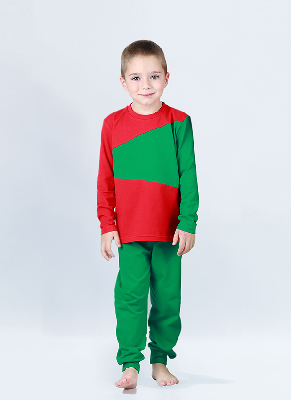 Цветна пижама е комплект от блуза с дълги ръкави и блокове в 2 цвята - червен и бг зелен. Моделът на блузата е асиметричен. Долнището е изчистено и е в червен цвят, Момчета 2 - 12 години, Zinc