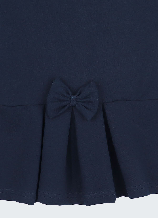 Сако с панделка е изчистен модел сако, което се закопчава с копчета, на гърба в долната част има набрана платка и красива панделка в тъмно син цвят, Момичета 4 - 12 години, Zinc
