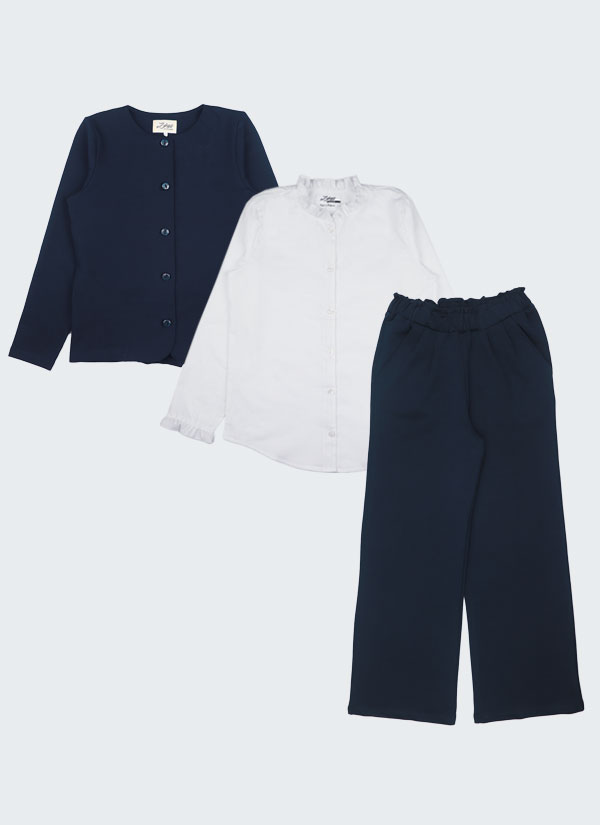 К-т сако с панделка, риза и панталон се състои от изчистено тъмно синьо сако закопчаващо се с копчета, класическа бяла риза с къдри на яката и ръкавите и панталон с ластик на талията в тъмно син цвят. Сакото е с набрана платка и красива панделка на гърба. Момичета 4 - 12 години, Zinc