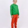 Блуза и долнище от лека вата е комплект съставен от изчистен, минималистичен суитшърт в зелен цвят и класическо долнище в оранжев цвят, Момчета 2 - 12 години, Zinc