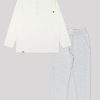 Блуза с копчета + долнище като панталон е комплект за преходните сезони, който се състои от блуза с копчета и джоб в бял цвят и долнище като панталон с два италиански джоба и подгъв на крачолите в цвят сив меланж, Момчета 4 - 10 години, Zinc