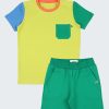 Цветен комплект за лятото се състои от класически къс панталон с бг зелен цвят и тениска в цвят горчица и различни ръкави в бг зелен и цвят аква и джоб вляво в бг зелен цвят, Момчета 2 - 10 години, Zinc